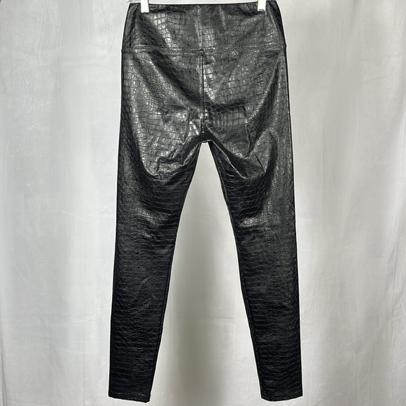 7 For All Mankind 7 FAM Croc Faux Leather Leggings in Black. - Picture 4 of 8